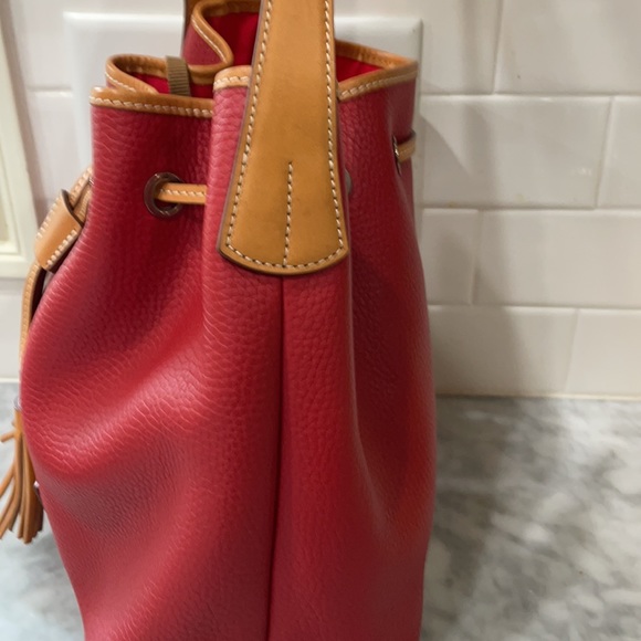 Dooney & Bourke red leather bucket  shoulder bag - Picture 3 of 6
